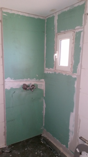 Septembre 2016 - Transformation d'une douche maçonnée en douche italienne. RSConstruction Sdbboetto6.jpg